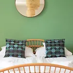 Fiastyuk Udvarhaz Bed & Breakfast