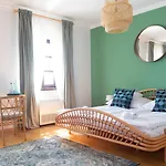 Fiastyuk Udvarhaz 4*