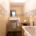 Fiastyuk Udvarhaz Bed & Breakfast