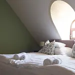 Fiastyuk Udvarhaz Bed & Breakfast