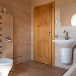 Fiastyuk Udvarhaz Bed & Breakfast