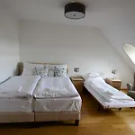 Fiastyuk Udvarhaz Bed & Breakfast