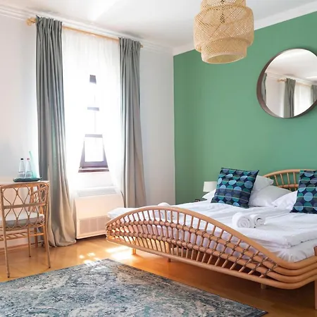 Fiastyuk Udvarhaz 4*