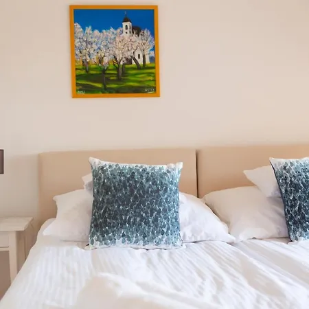 Bed & Breakfast Fiastyúk Udvarház 4*