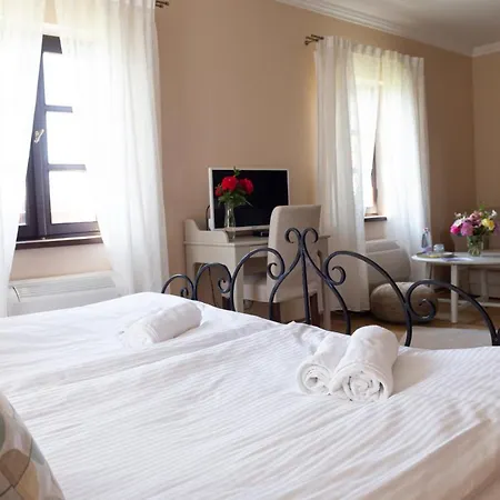 Bed & Breakfast Fiastyuk Udvarhaz 4*