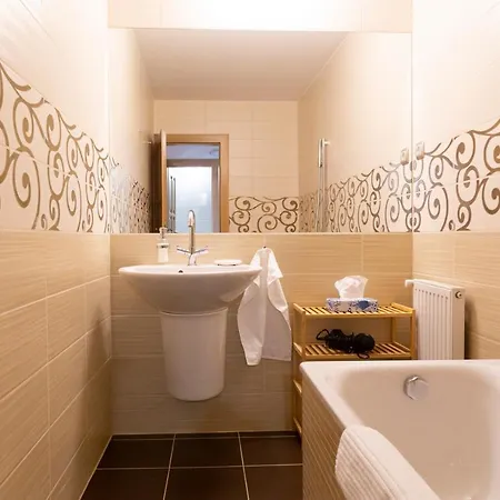 Fiastyuk Udvarhaz Bed & Breakfast