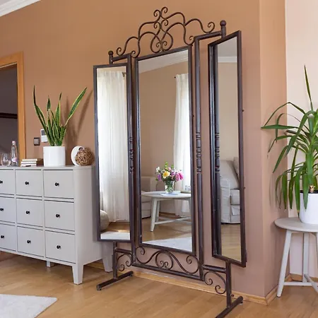 Fiastyúk Udvarház Bed & Breakfast 4*