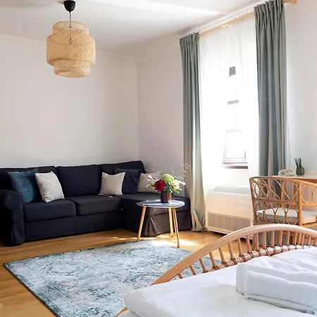 Fiastyúk Udvarház Bed & Breakfast