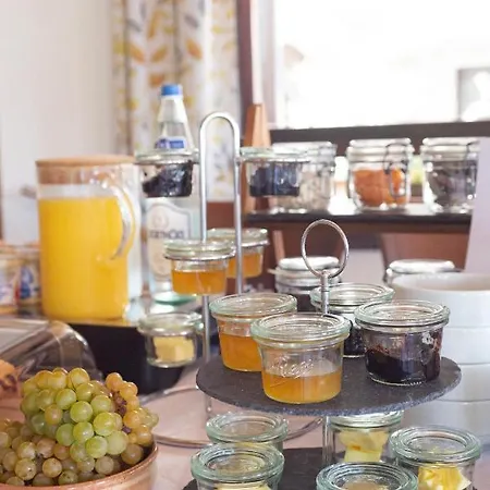 Fiastyuk Udvarhaz ベッド・アンド・ブレックファスト 4*