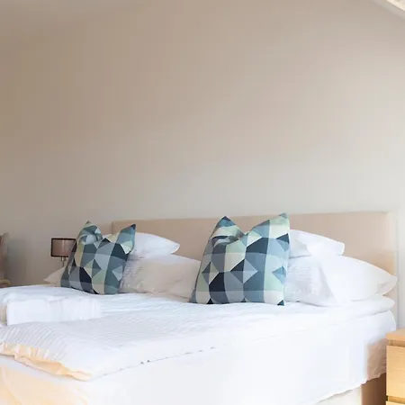 Fiastyuk Udvarhaz Bed & Breakfast 4*