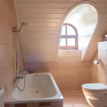 Fiastyuk Udvarhaz Bed & Breakfast 4*