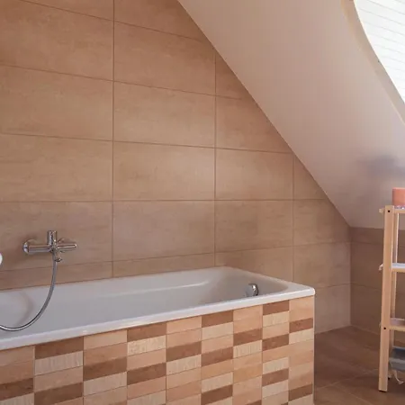 ベッド・アンド・ブレックファスト Fiastyuk Udvarhaz