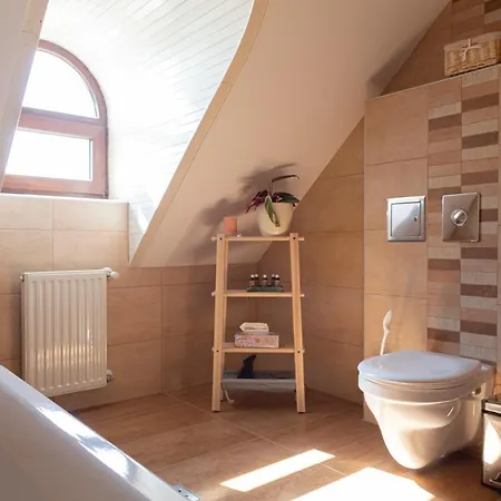 Fiastyuk Udvarhaz Csor