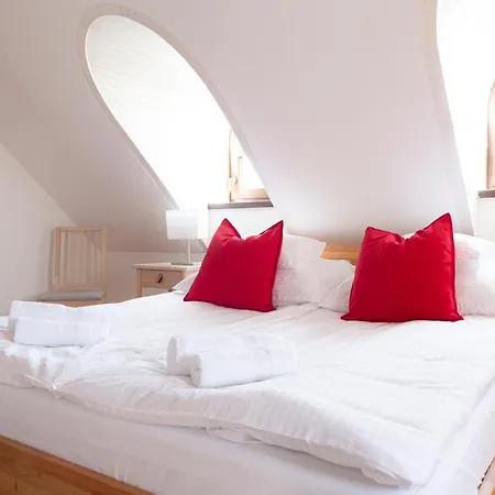 Fiastyúk Udvarház Bed & Breakfast