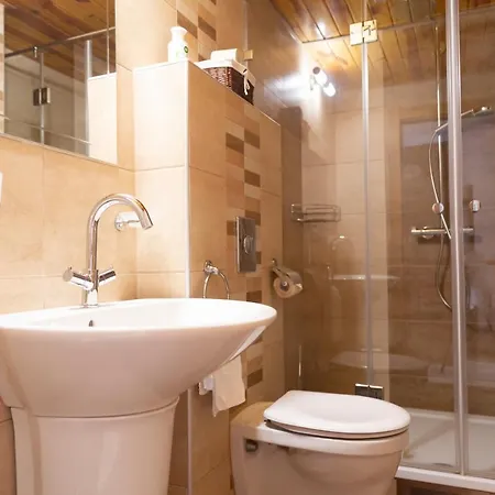 ベッド・アンド・ブレックファスト Fiastyuk Udvarhaz Csor