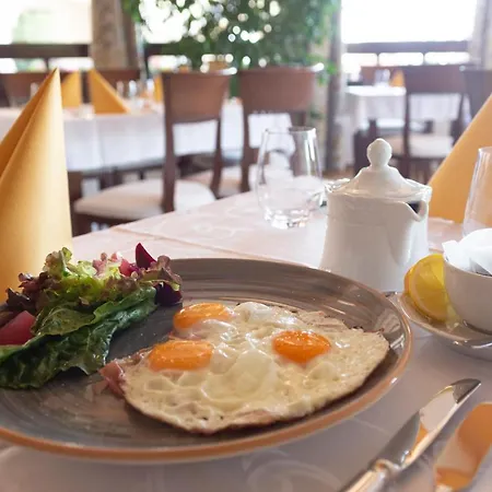 Fiastyuk Udvarhaz Bed & Breakfast Csor