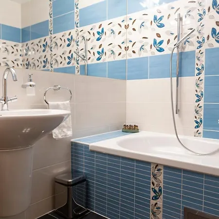 Fiastyuk Udvarhaz Bed & Breakfast Csor