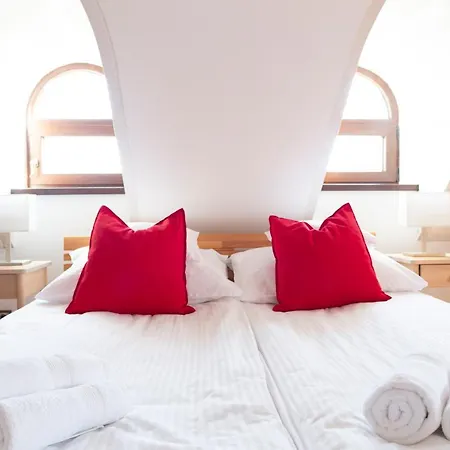 Fiastyuk Udvarhaz 4*