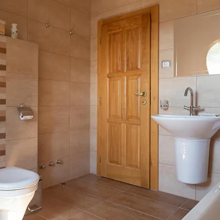 Fiastyuk Udvarhaz Bed & Breakfast