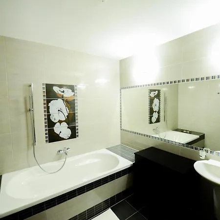 Fiastyuk Udvarhaz 4*