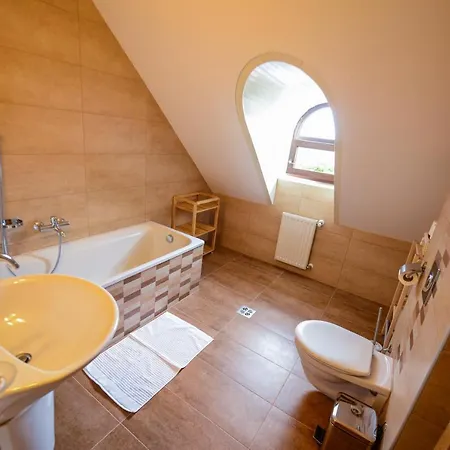 Fiastyuk Udvarhaz 4* Csor