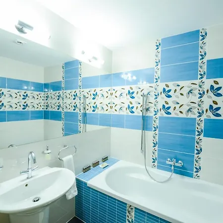 Fiastyuk Udvarhaz Bed & Breakfast