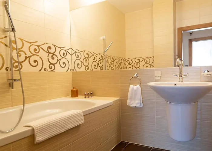 Bed & Breakfast Fiastyúk Udvarház