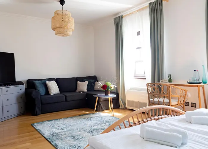 Fiastyúk Udvarház Bed & Breakfast