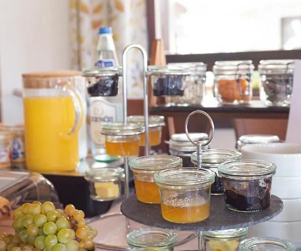 Fiastyúk Udvarház Bed & Breakfast 4*