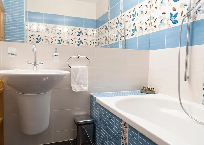 Bed & Breakfast Fiastyúk Udvarház