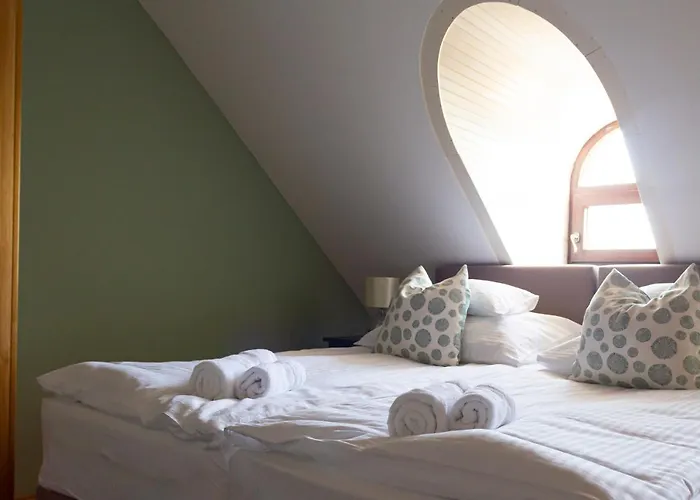 Fiastyúk Udvarház Bed & Breakfast