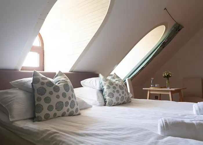 Fiastyúk Udvarház Bed & Breakfast 4*