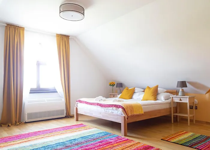 Fiastyúk Udvarház Bed & Breakfast Csor