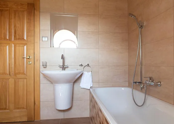 Fiastyuk Udvarhaz Frühstückspension Csor