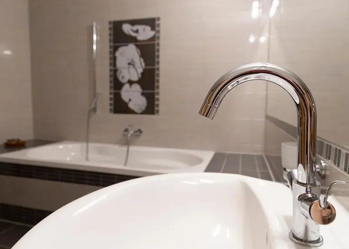 Fiastyúk Udvarház Bed & Breakfast 4*