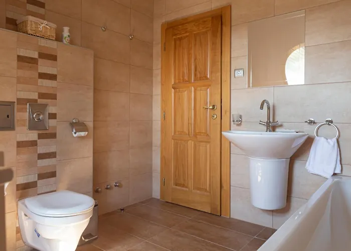 Fiastyúk Udvarház Bed & Breakfast