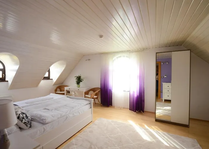 Bed & Breakfast Fiastyúk Udvarház 4*