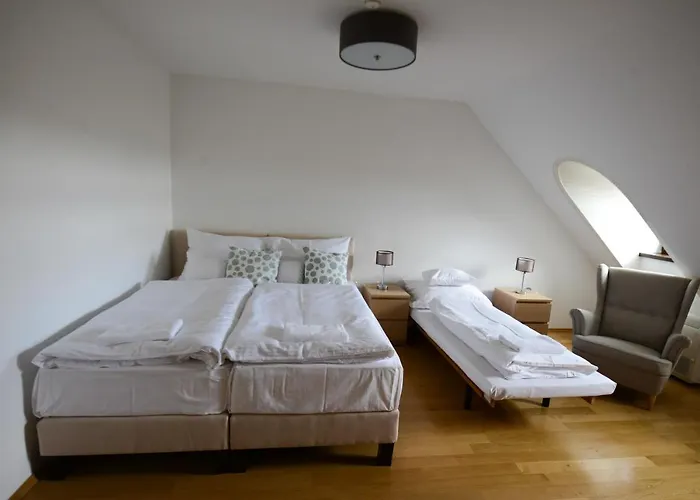 Fiastyúk Udvarház Bed & Breakfast