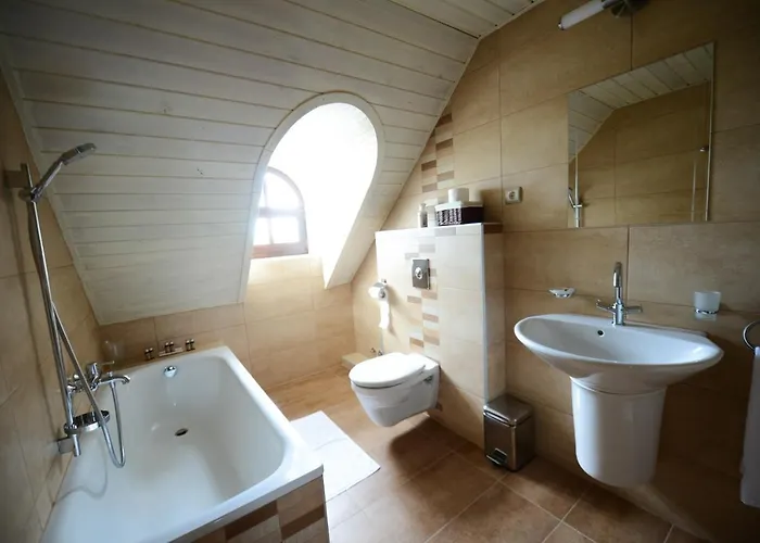 Bed & Breakfast Fiastyúk Udvarház Csor