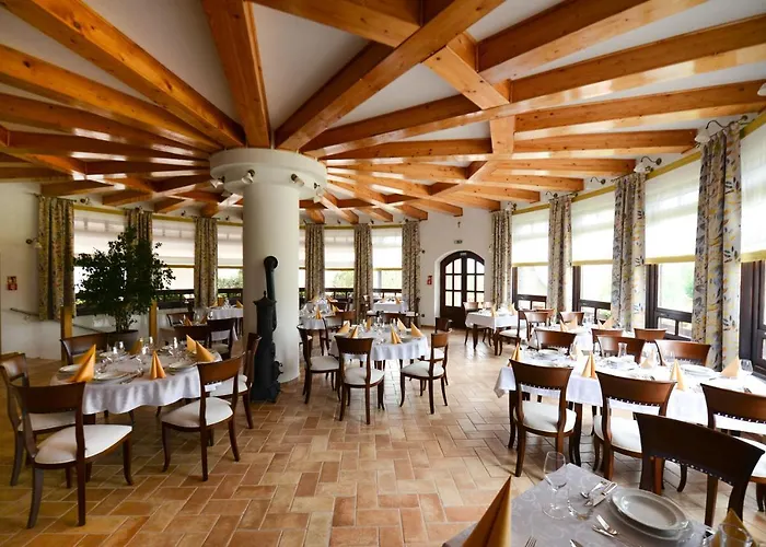 Fiastyúk Udvarház 4* Csor